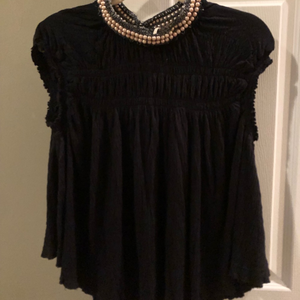 Free People black top w/pearl collar